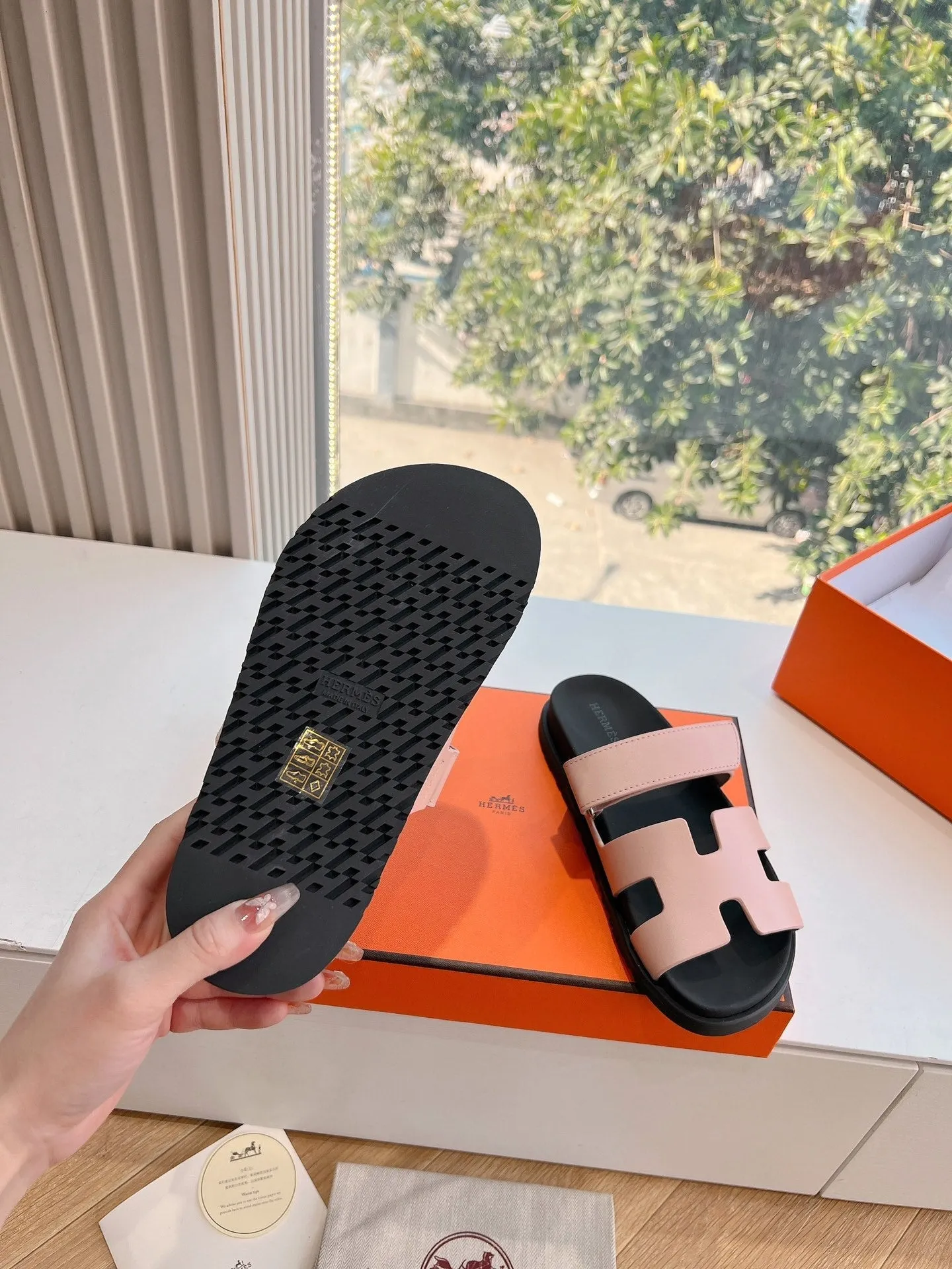 CHYPRE SANDAL IN LIGHT PINK CALFSKIN