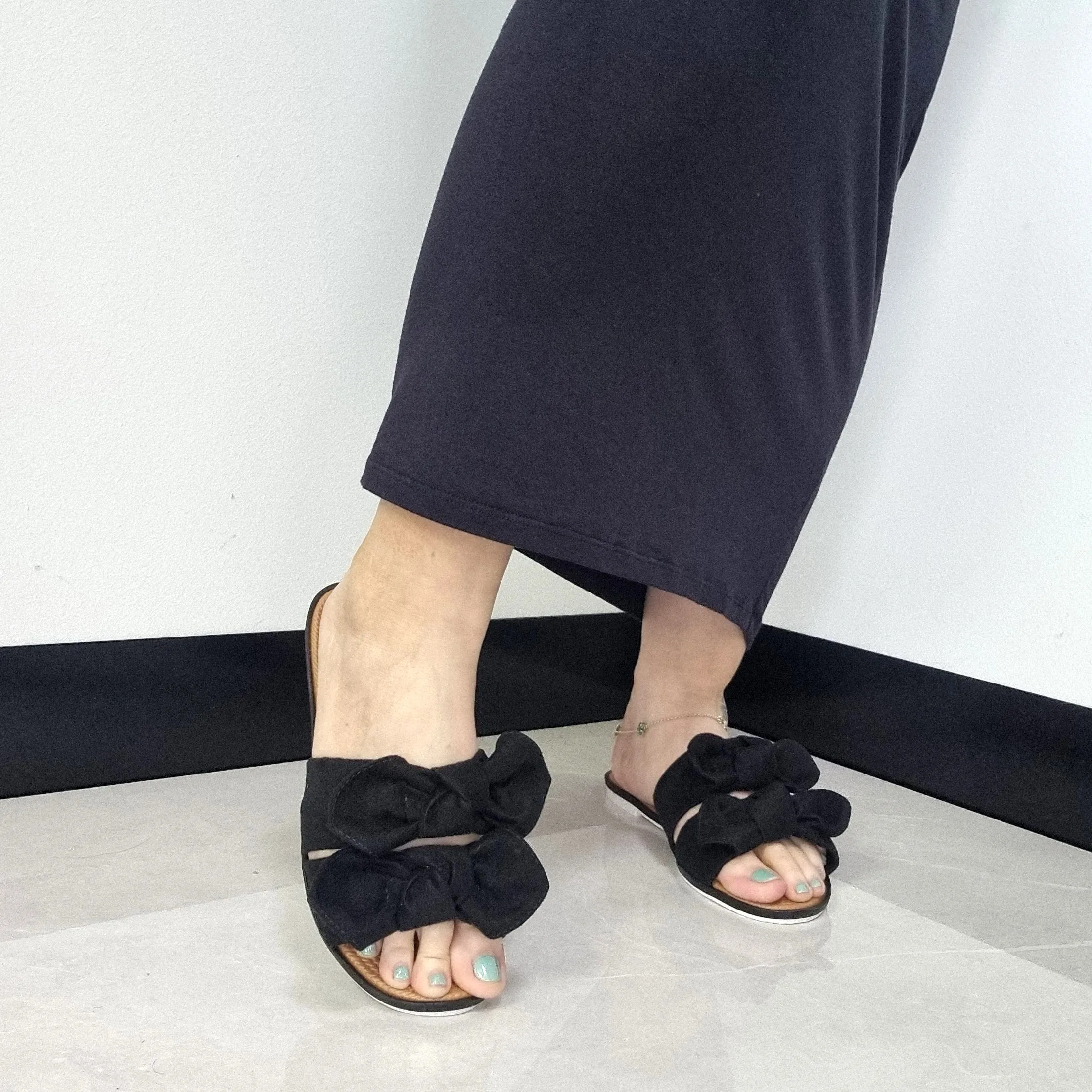 Moleca 5297-424 Slip-on Sandal in Black