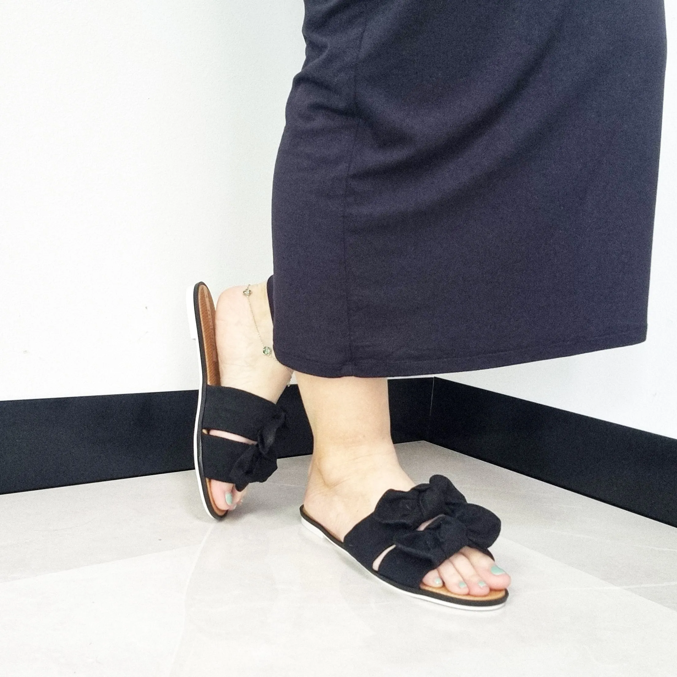 Moleca 5297-424 Slip-on Sandal in Black