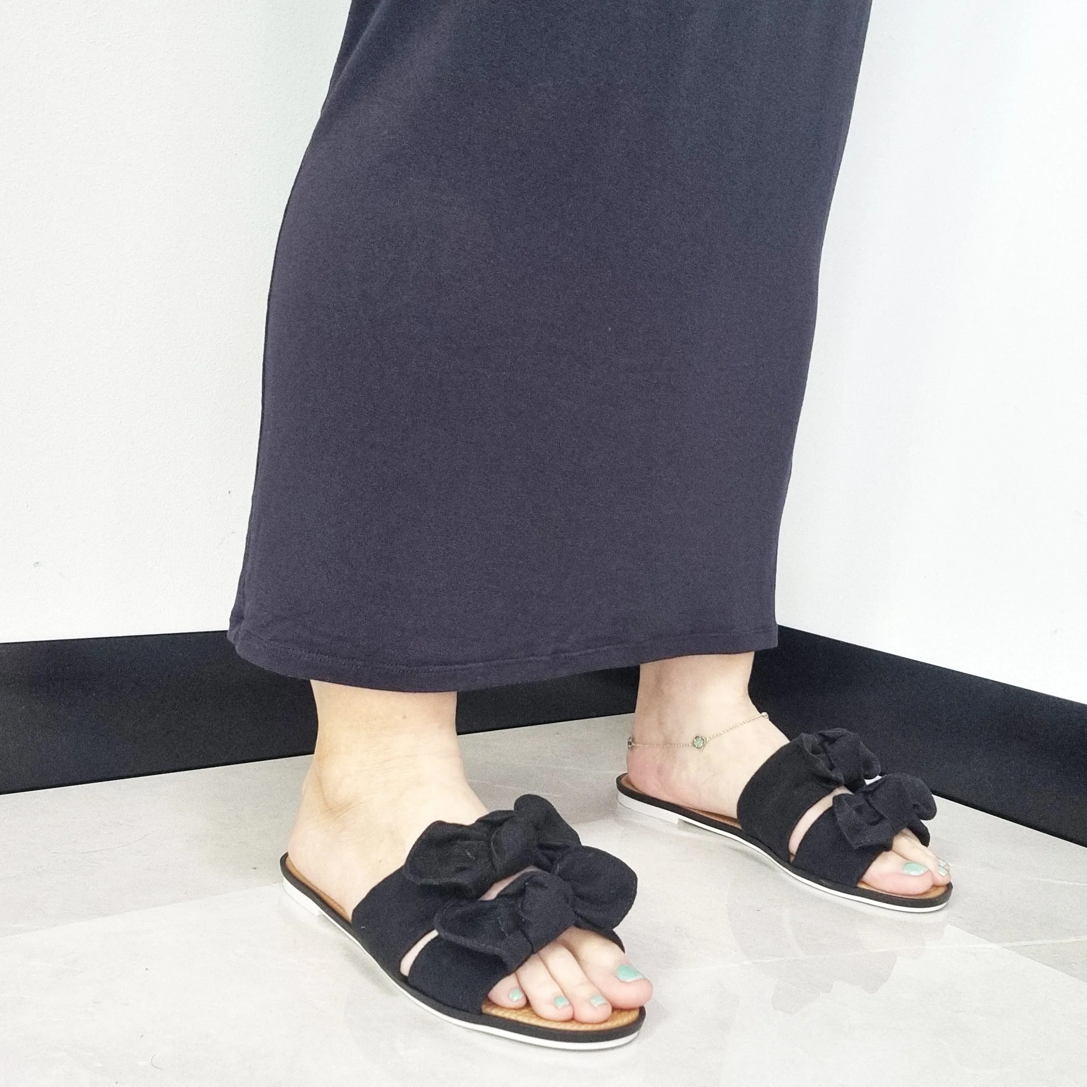 Moleca 5297-424 Slip-on Sandal in Black