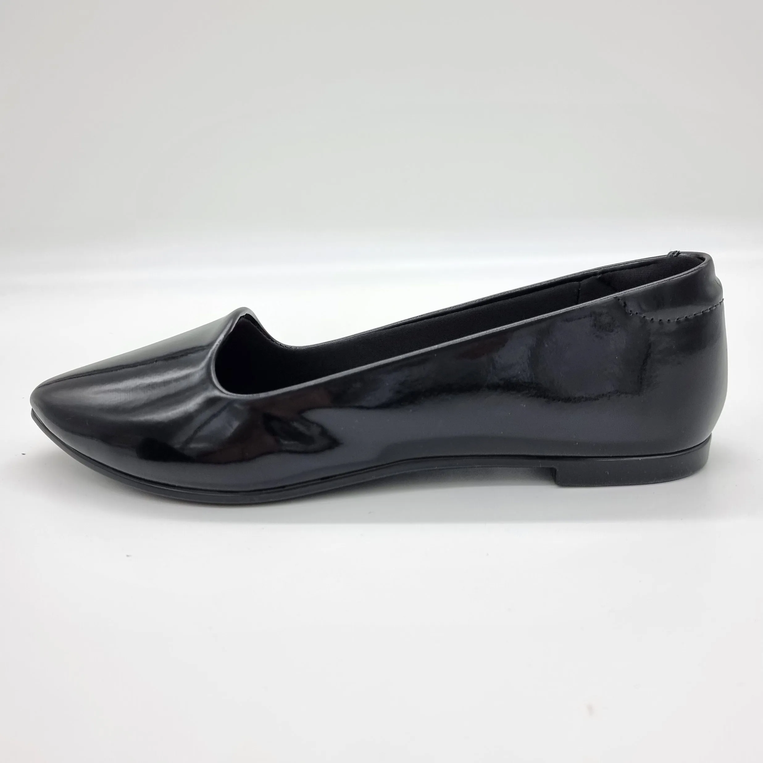 Moleca 5635-816 Pointy Toe Loafer Flat in Black Patent