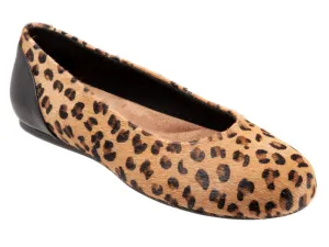 Softwalk Sonoma - Women's Flat Tan Leopard  (916)