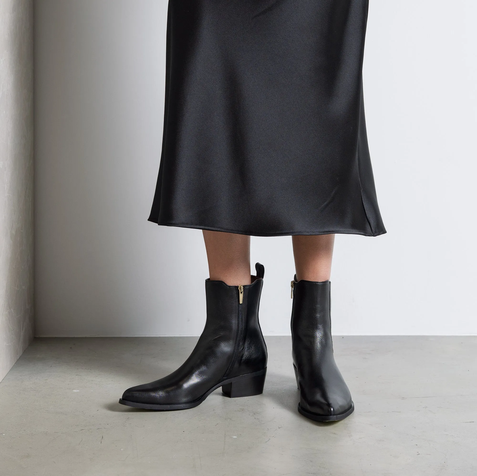 Vendôme Amandine black calfskin leather boots