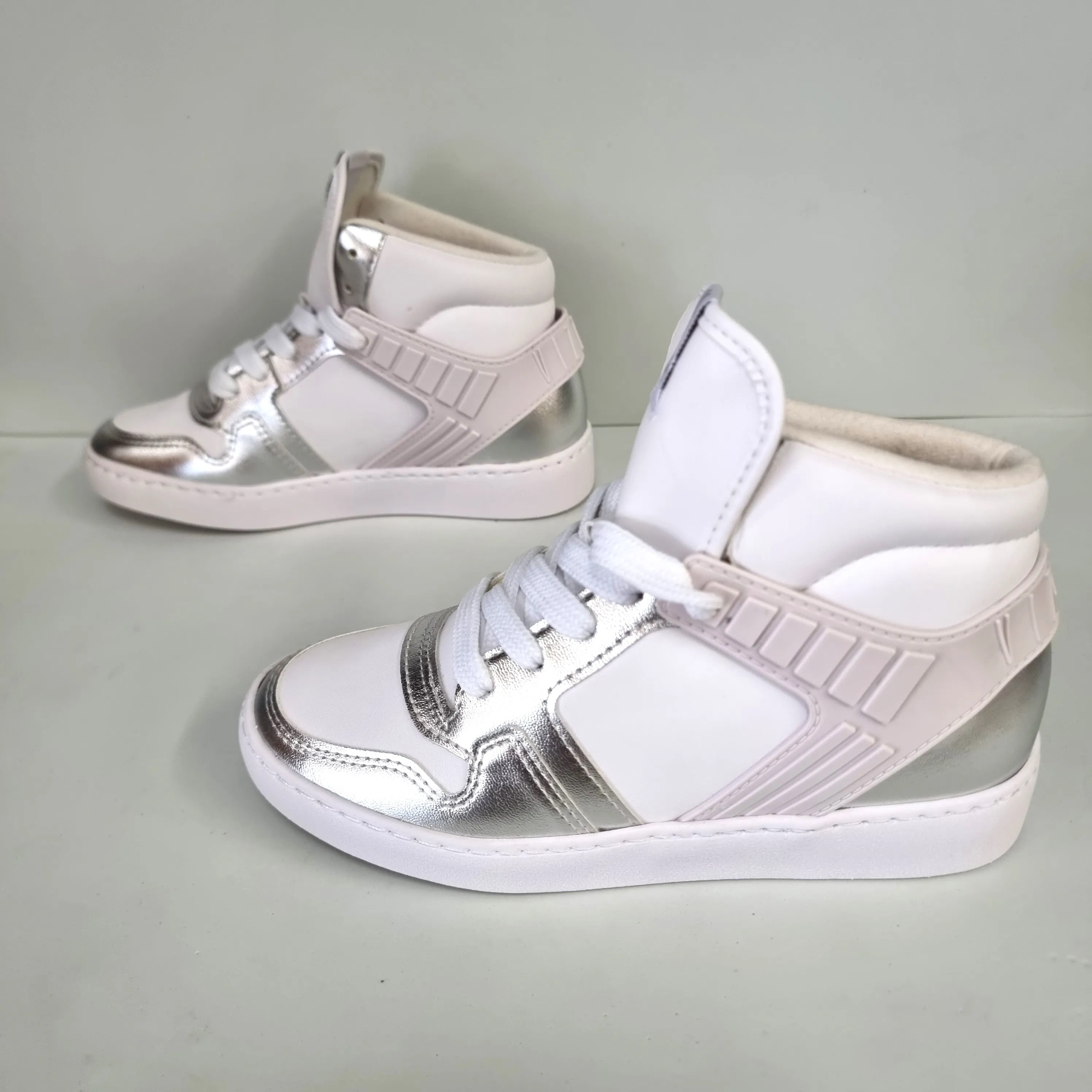 Vizzano 1214-1043 High Top Sneaker in White/Silver